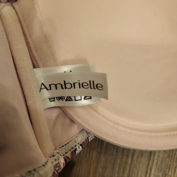 Ambrielle Bandeau Swim Top Size Medium - Picture 5 of 5